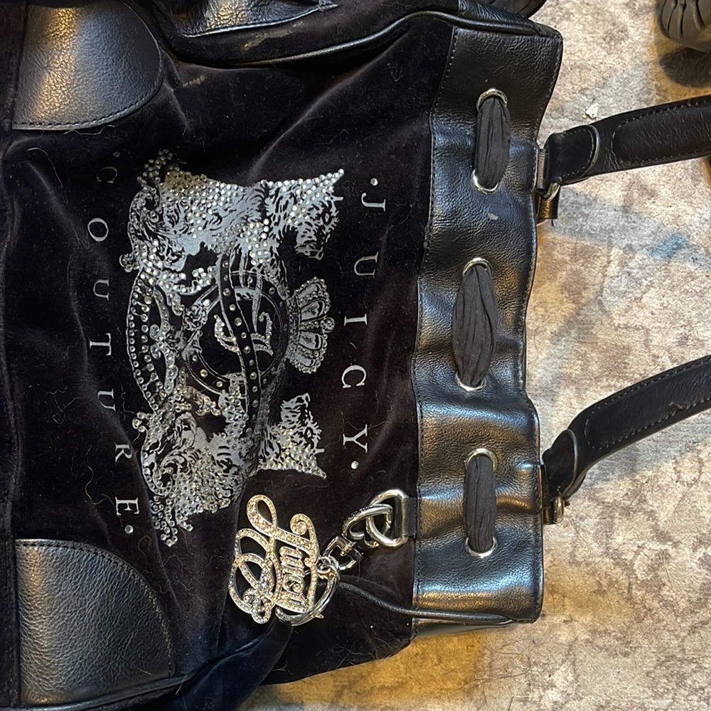 Black juicy cloture bag